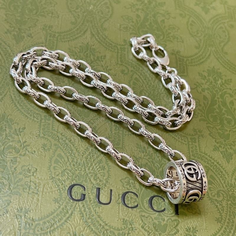 G*u*i necklaces